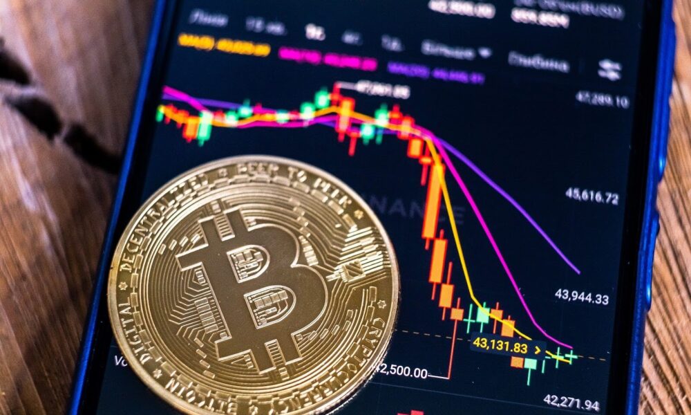 BTC cae debido al mal debut de los ETF al contado de Hong Kong