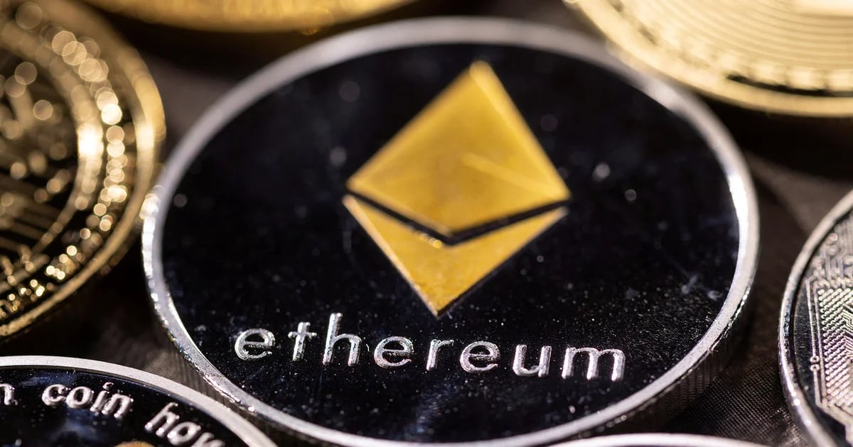 Ethereum cae en el mercado y analistas esperan que la tendencia bajista continúe