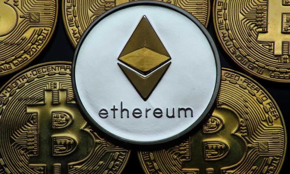 ETFs de Ethereum proyectan captar un tercio de los ingresos de los ETFs de Bitcoin