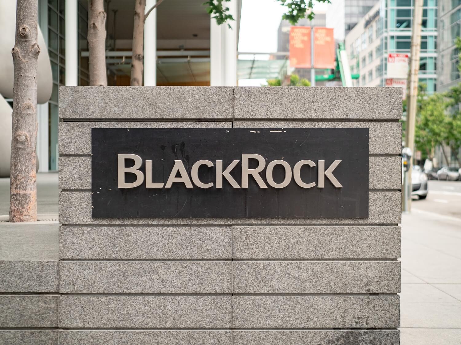 Las opciones ETF de Bitcoin de BlackRock generan casi 2.000 millones de dólares en operaciones del primer día