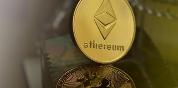 ETFS Ethereum Afflussi aumentando mientras que los ETF de bitcoin ven al fallecido principal